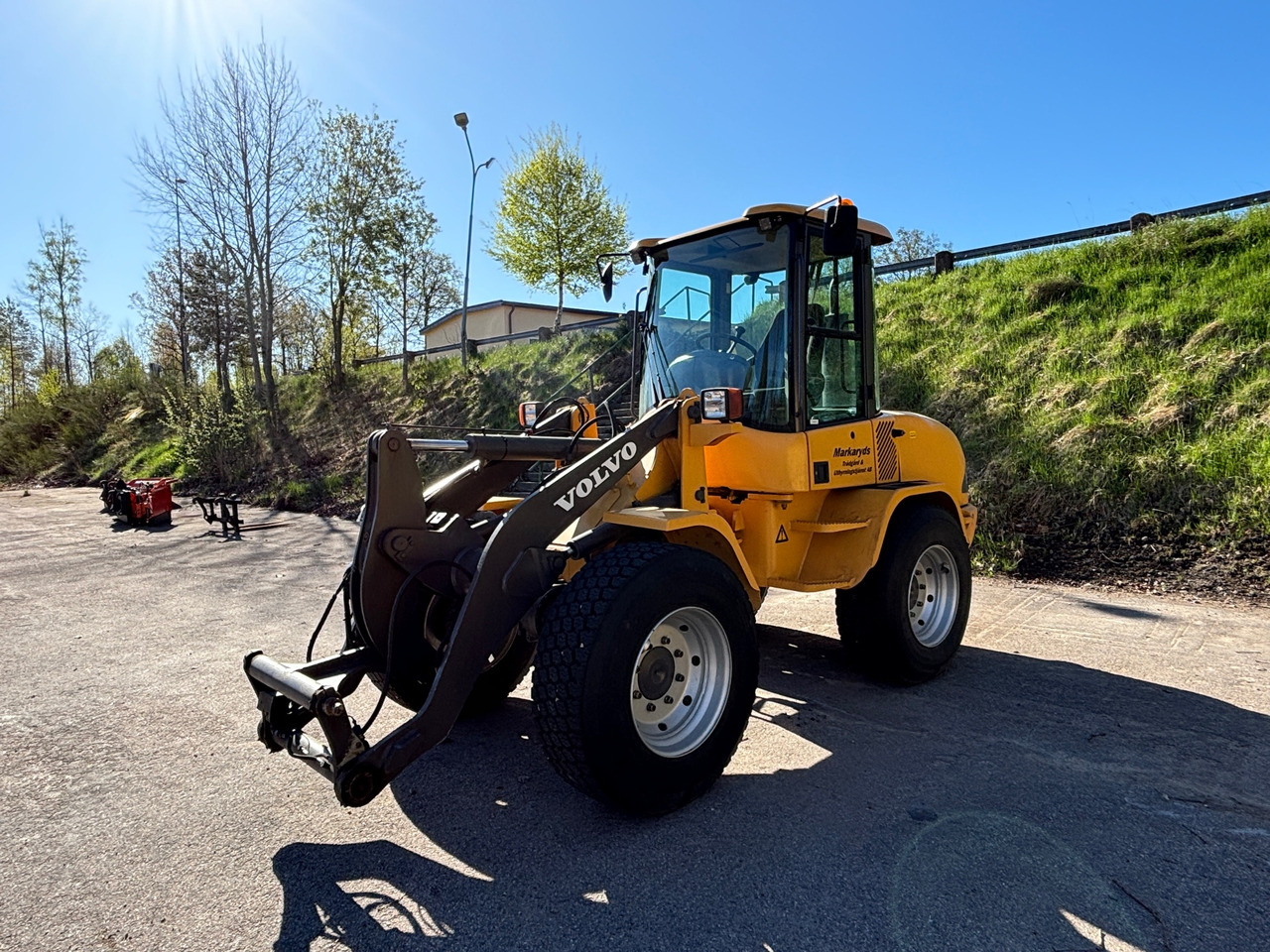 Volvo L30B- Z/X - Utovarivač na kotačima: slika Volvo L30B- Z/X - Utovarivač na kotačima Volvo L30B- Z/X - Utovarivač na kotačima: slika Volvo L30B- Z/X - Utovarivač na kotačima