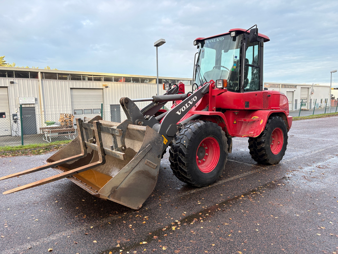 Volvo L35G - Utovarivač na kotačima: slika Volvo L35G - Utovarivač na kotačima Volvo L35G - Utovarivač na kotačima: slika Volvo L35G - Utovarivač na kotačima