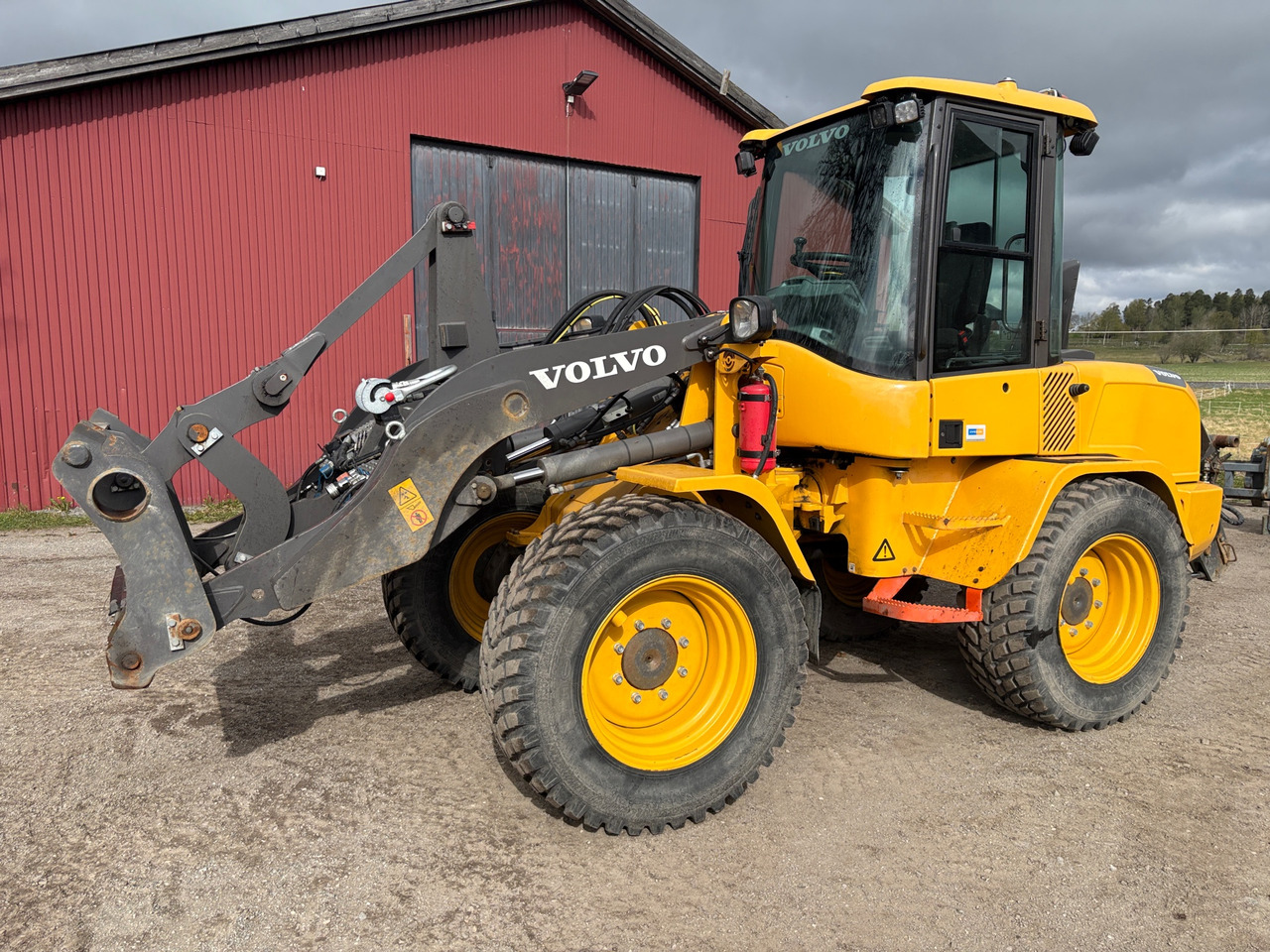 Volvo L35G - Utovarivač na kotačima: slika Volvo L35G - Utovarivač na kotačima Volvo L35G - Utovarivač na kotačima: slika Volvo L35G - Utovarivač na kotačima
