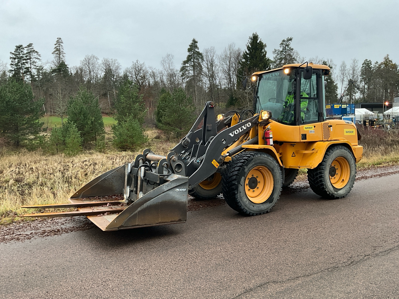Volvo L35GT - Utovarivač na kotačima: slika Volvo L35GT - Utovarivač na kotačima Volvo L35GT - Utovarivač na kotačima: slika Volvo L35GT - Utovarivač na kotačima