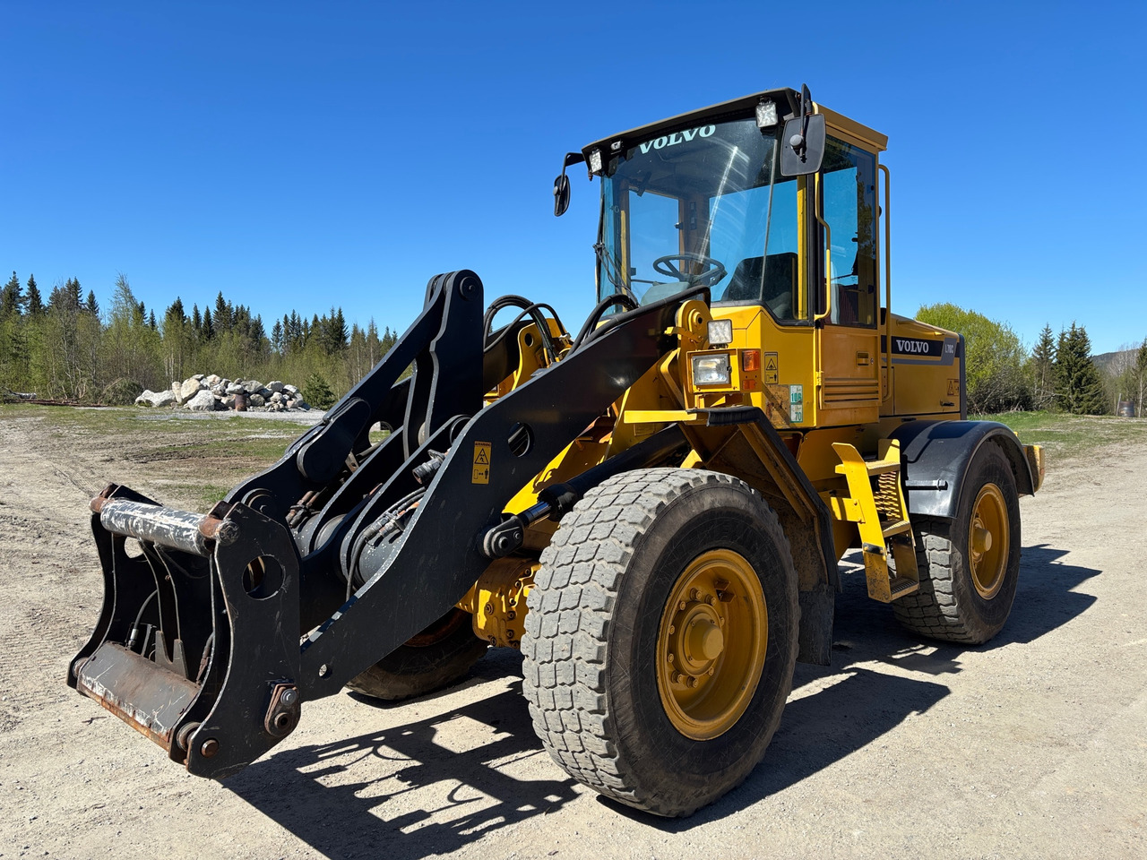 Volvo L70C - Utovarivač na kotačima: slika Volvo L70C - Utovarivač na kotačima Volvo L70C - Utovarivač na kotačima: slika Volvo L70C - Utovarivač na kotačima