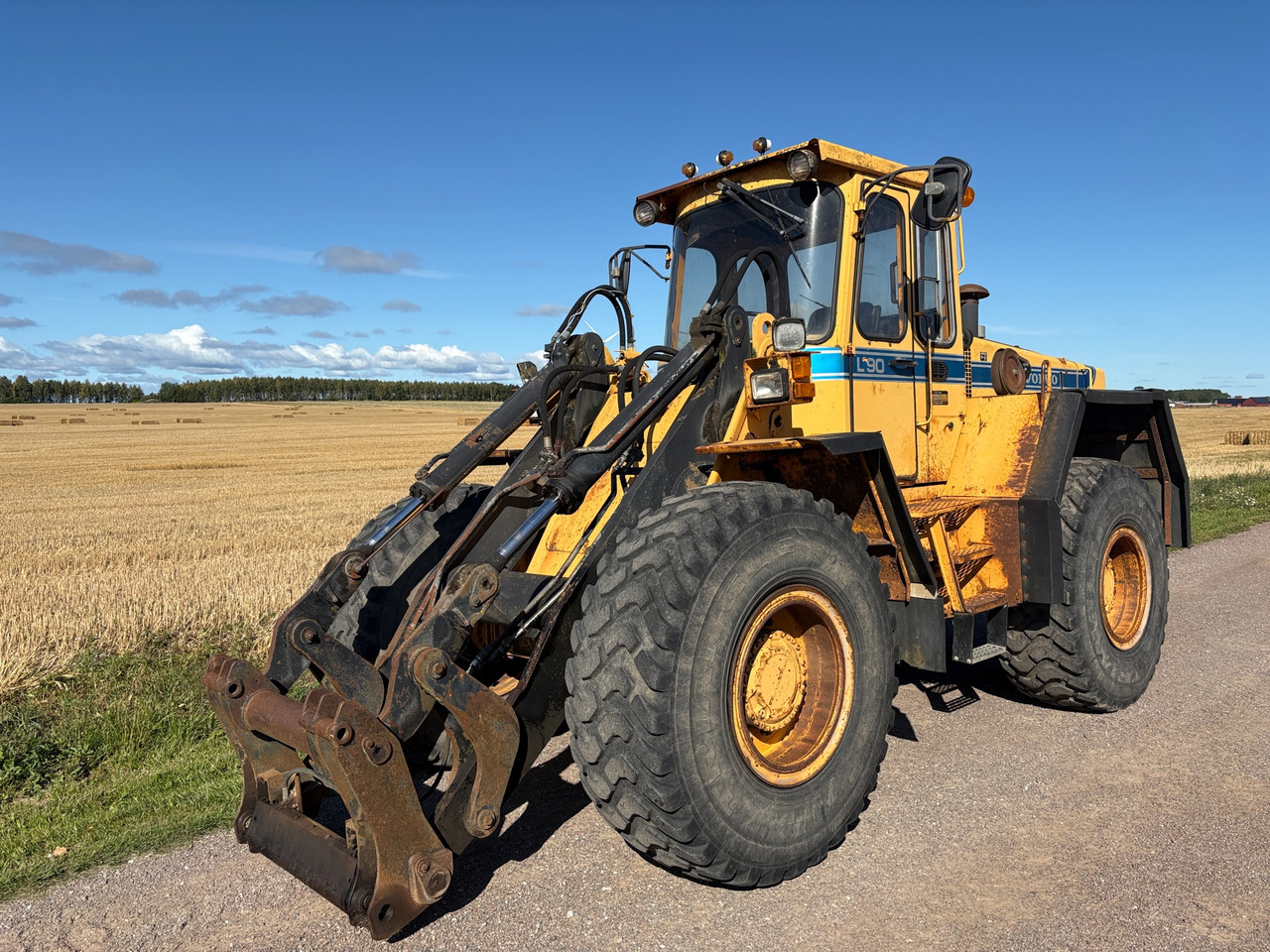 Volvo L90 - Utovarivač na kotačima: slika Volvo L90 - Utovarivač na kotačima Volvo L90 - Utovarivač na kotačima: slika Volvo L90 - Utovarivač na kotačima