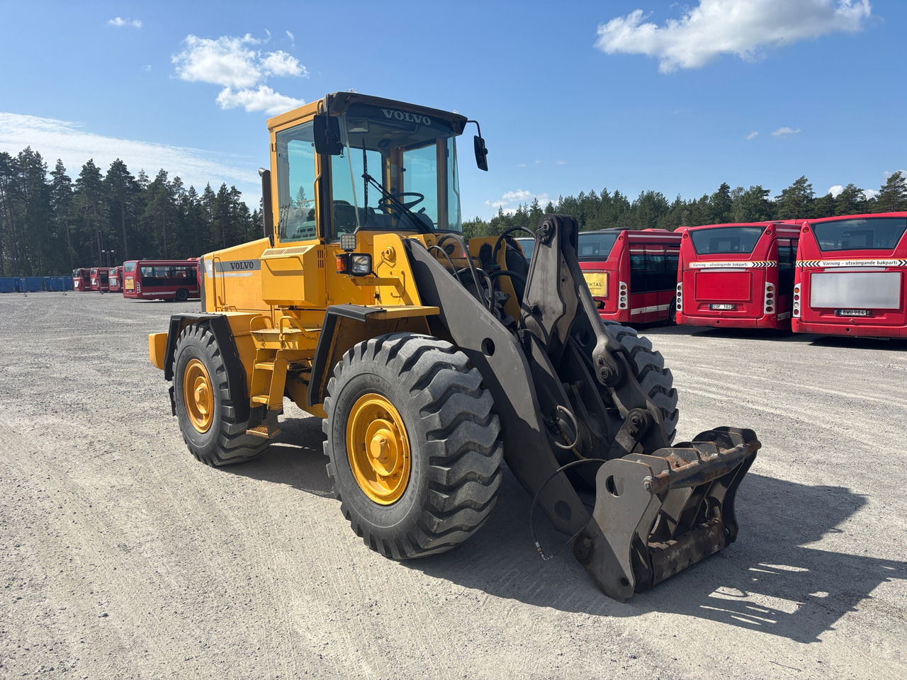 Volvo L90C - Utovarivač na kotačima: slika Volvo L90C - Utovarivač na kotačima Volvo L90C - Utovarivač na kotačima: slika Volvo L90C - Utovarivač na kotačima
