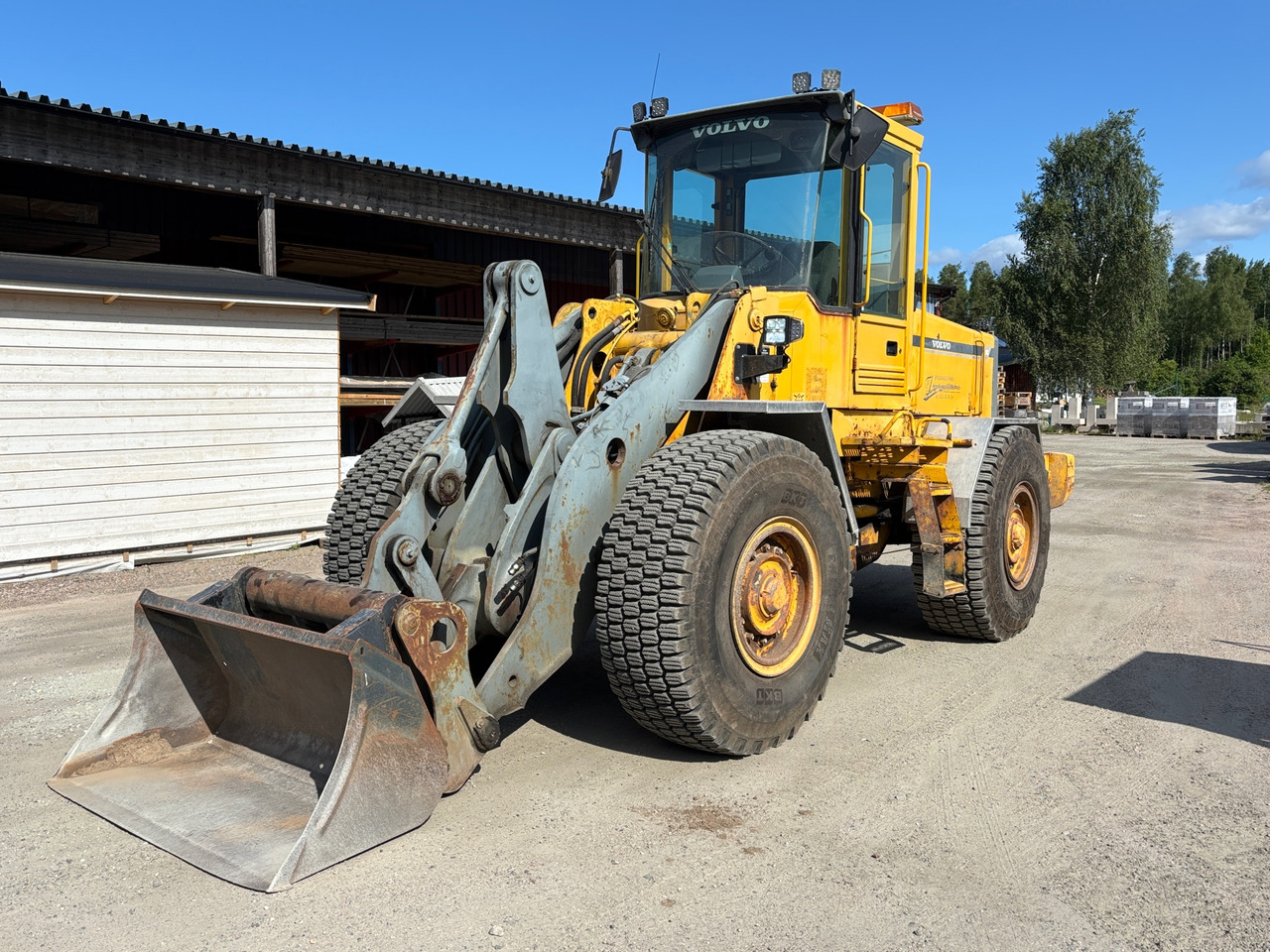 Volvo L90C - Utovarivač na kotačima: slika Volvo L90C - Utovarivač na kotačima Volvo L90C - Utovarivač na kotačima: slika Volvo L90C - Utovarivač na kotačima