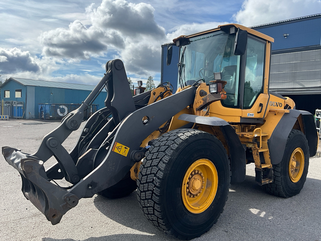 Volvo L90F - Utovarivač na kotačima: slika Volvo L90F - Utovarivač na kotačima Volvo L90F - Utovarivač na kotačima: slika Volvo L90F - Utovarivač na kotačima