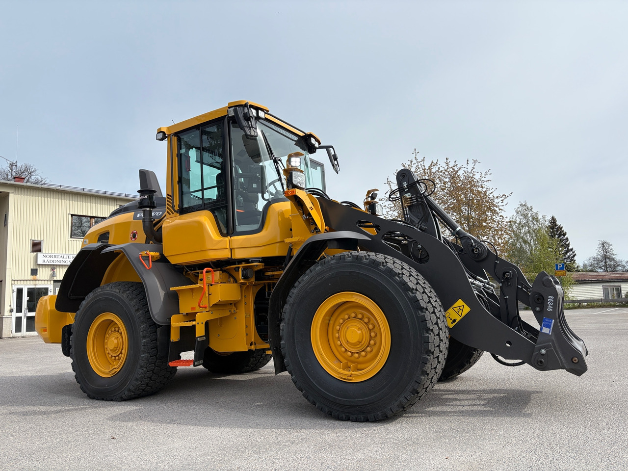 Volvo L90H - Utovarivač na kotačima: slika Volvo L90H - Utovarivač na kotačima Volvo L90H - Utovarivač na kotačima: slika Volvo L90H - Utovarivač na kotačima