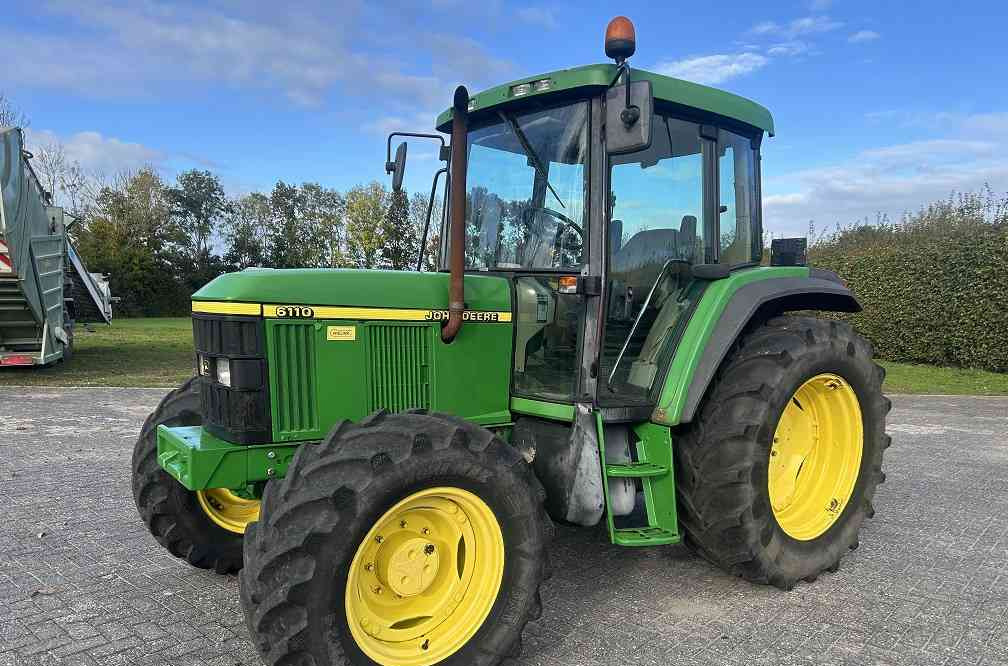 John Deere 6110 - Traktor: slika John Deere 6110 - Traktor John Deere 6110 - Traktor: slika John Deere 6110 - Traktor
