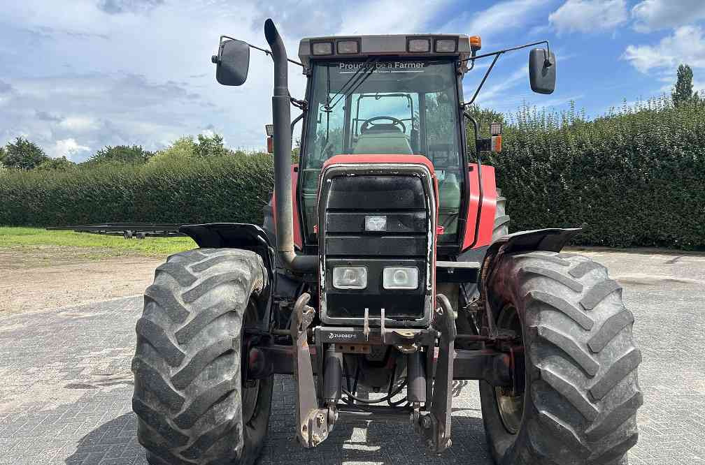 Massey Ferguson 8110 dynashift - Traktor: slika Massey Ferguson 8110 dynashift - Traktor Massey Ferguson 8110 dynashift - Traktor: slika Massey Ferguson 8110 dynashift - Traktor