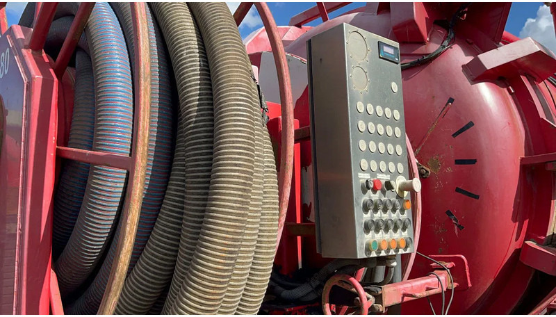 Zakup Volvo FL 7 FL7 Vacuum toilet tanker 8000 liter Volvo FL 7 FL7 Vacuum toilet tanker 8000 liter: slika Zakup Volvo FL 7 FL7 Vacuum toilet tanker 8000 liter Volvo FL 7 FL7 Vacuum toilet tanker 8000 liter
