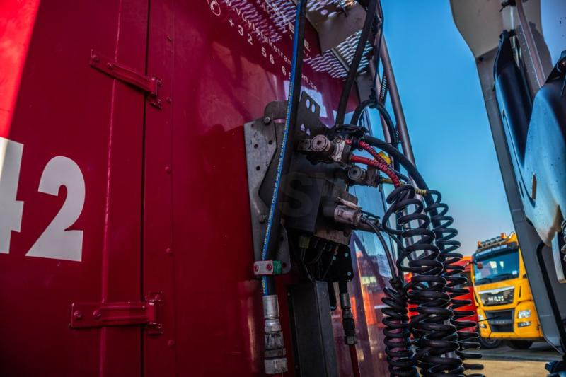 KRAKER WALKING FLOOR CF 200-92 m3 - Poluprikolica s pokretnim podom: slika KRAKER WALKING FLOOR CF 200-92 m3 - Poluprikolica s pokretnim podom KRAKER WALKING FLOOR CF 200-92 m3 - Poluprikolica s pokretnim podom: slika KRAKER WALKING FLOOR CF 200-92 m3 - Poluprikolica s pokretnim podom