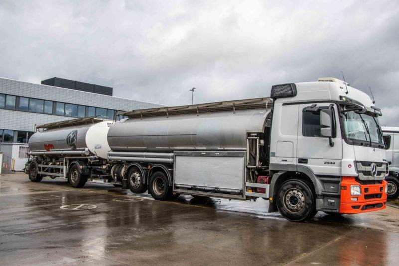 Mercedes ACTROS 2544-MP3+MAGYAR-INOX-18.200L+6COMP - Kamion cisterna: slika Mercedes ACTROS 2544-MP3+MAGYAR-INOX-18.200L+6COMP - Kamion cisterna Mercedes ACTROS 2544-MP3+MAGYAR-INOX-18.200L+6COMP - Kamion cisterna: slika Mercedes ACTROS 2544-MP3+MAGYAR-INOX-18.200L+6COMP - Kamion cisterna