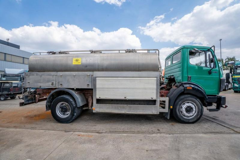Mercedes SK 1831 L - WATER/EAU-11.500 L/3 Comp. - Kamion cisterna: slika Mercedes SK 1831 L - WATER/EAU-11.500 L/3 Comp. - Kamion cisterna Mercedes SK 1831 L - WATER/EAU-11.500 L/3 Comp. - Kamion cisterna: slika Mercedes SK 1831 L - WATER/EAU-11.500 L/3 Comp. - Kamion cisterna