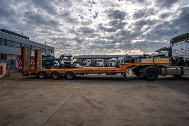 Nooteboom OSDS-41-03 - 51 250 KG - Poluprikolica s niskim utovarivačem: slika Nooteboom OSDS-41-03 - 51 250 KG - Poluprikolica s niskim utovarivačem Nooteboom OSDS-41-03 - 51 250 KG - Poluprikolica s niskim utovarivačem: slika Nooteboom OSDS-41-03 - 51 250 KG - Poluprikolica s niskim utovarivačem