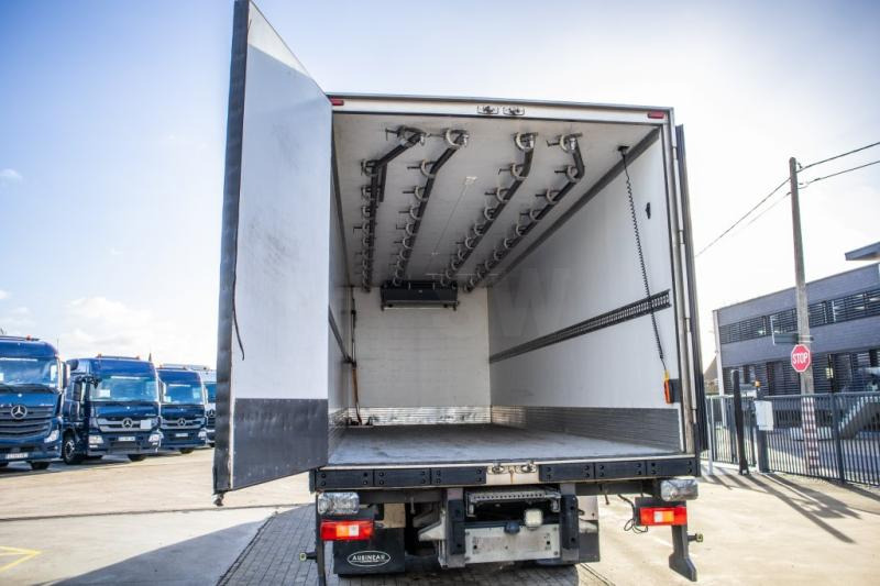 Kamion hladnjača Renault D 330 -CARRIER SUPRA 850-Vlees/Meat/Viande/Fleisch: slika Kamion hladnjača Renault D 330 -CARRIER SUPRA 850-Vlees/Meat/Viande/Fleisch