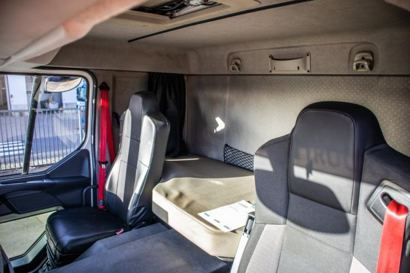 Kamion hladnjača Renault D 330 -CARRIER SUPRA 850-Vlees/Meat/Viande/Fleisch: slika Kamion hladnjača Renault D 330 -CARRIER SUPRA 850-Vlees/Meat/Viande/Fleisch