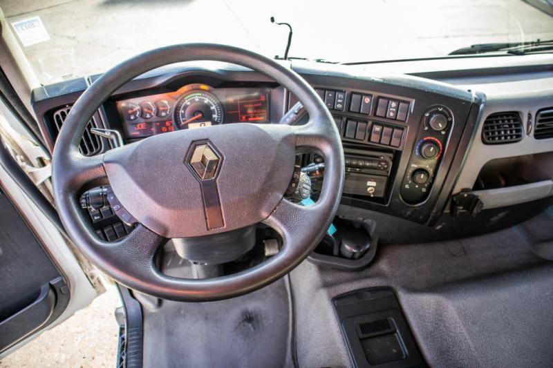 Interior photo 1: Kamion hladnjača Renault D 330 -CARRIER SUPRA 850-Vlees/Meat/Viande/Fleisch