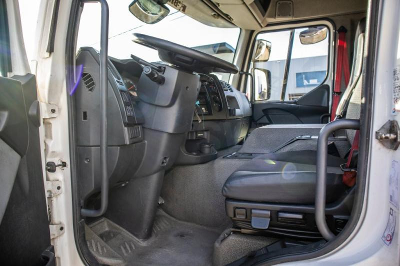 Kamion hladnjača Renault D 330 -CARRIER SUPRA 850-Vlees/Meat/Viande/Fleisch: slika Kamion hladnjača Renault D 330 -CARRIER SUPRA 850-Vlees/Meat/Viande/Fleisch