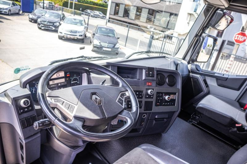 Interior photo 1: Tegljač Renault T440