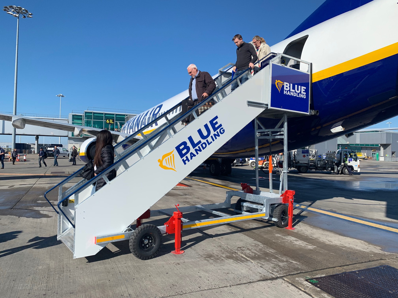 ARS-1 B737 Towable Passenger Stairs - Putničke stepenice: slika ARS-1 B737 Towable Passenger Stairs - Putničke stepenice ARS-1 B737 Towable Passenger Stairs - Putničke stepenice: slika ARS-1 B737 Towable Passenger Stairs - Putničke stepenice