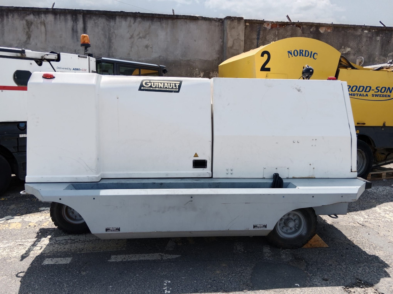 GUINAULT GA 100 - Zemaljski agregat GPU: slika GUINAULT GA 100 - Zemaljski agregat GPU GUINAULT GA 100 - Zemaljski agregat GPU: slika GUINAULT GA 100 - Zemaljski agregat GPU
