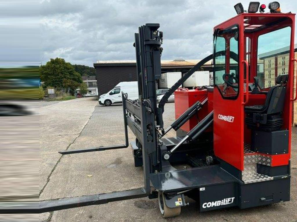 Combilift C3000 STE - TRIPLEX - 4-smjerni regalni viličar: slika Combilift C3000 STE - TRIPLEX - 4-smjerni regalni viličar Combilift C3000 STE - TRIPLEX - 4-smjerni regalni viličar: slika Combilift C3000 STE - TRIPLEX - 4-smjerni regalni viličar