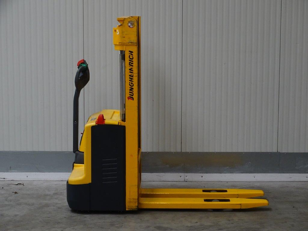 Jungheinrich EJC110 - NEU BATTERIE - Slagač stoga: slika Jungheinrich EJC110 - NEU BATTERIE - Slagač stoga Jungheinrich EJC110 - NEU BATTERIE - Slagač stoga: slika Jungheinrich EJC110 - NEU BATTERIE - Slagač stoga