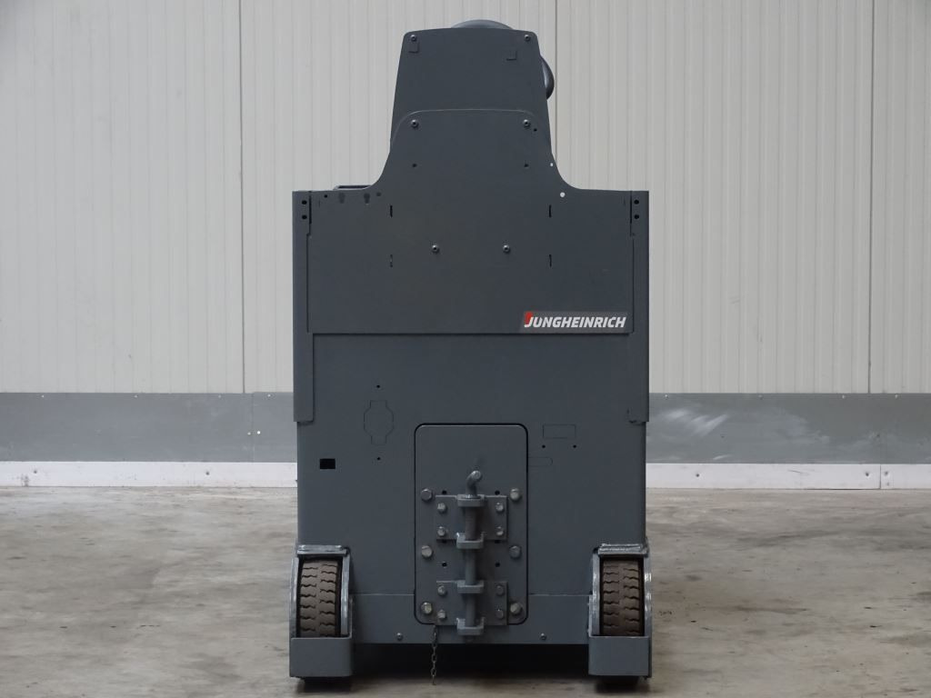 Jungheinrich EZS C40 - Vučni traktor: slika Jungheinrich EZS C40 - Vučni traktor Jungheinrich EZS C40 - Vučni traktor: slika Jungheinrich EZS C40 - Vučni traktor