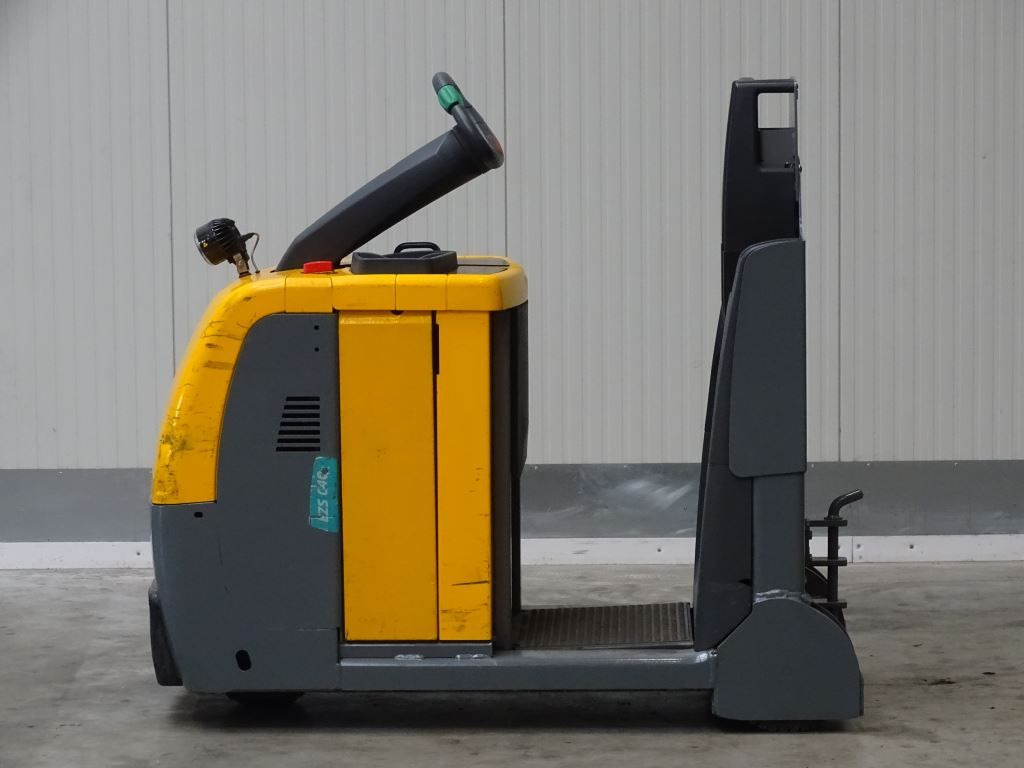 Jungheinrich EZS C40 - Vučni traktor: slika Jungheinrich EZS C40 - Vučni traktor Jungheinrich EZS C40 - Vučni traktor: slika Jungheinrich EZS C40 - Vučni traktor