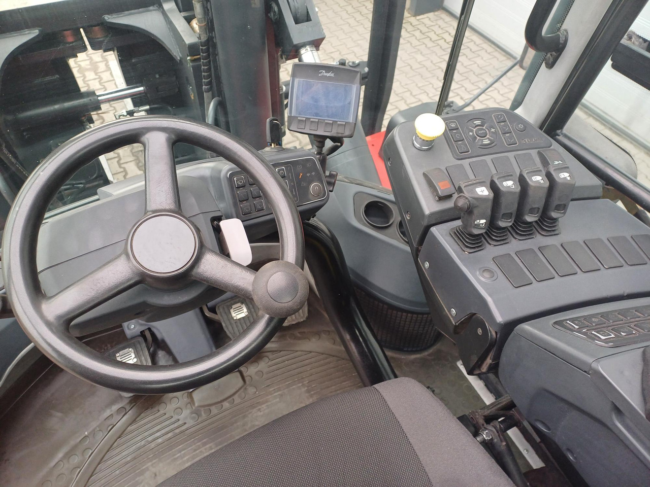 Diesel viličar Kalmar DCG250-12LB: slika Diesel viličar Kalmar DCG250-12LB