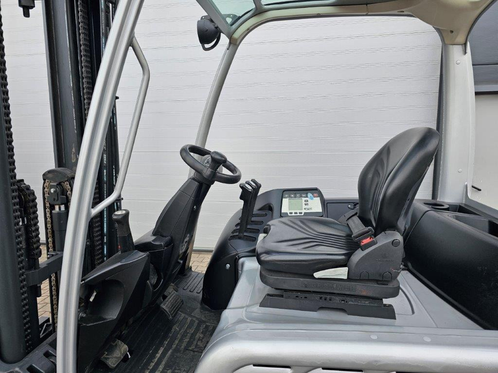 Still RX60-50 - TRIPLEX - Električni viličar: slika Still RX60-50 - TRIPLEX - Električni viličar Still RX60-50 - TRIPLEX - Električni viličar: slika Still RX60-50 - TRIPLEX - Električni viličar