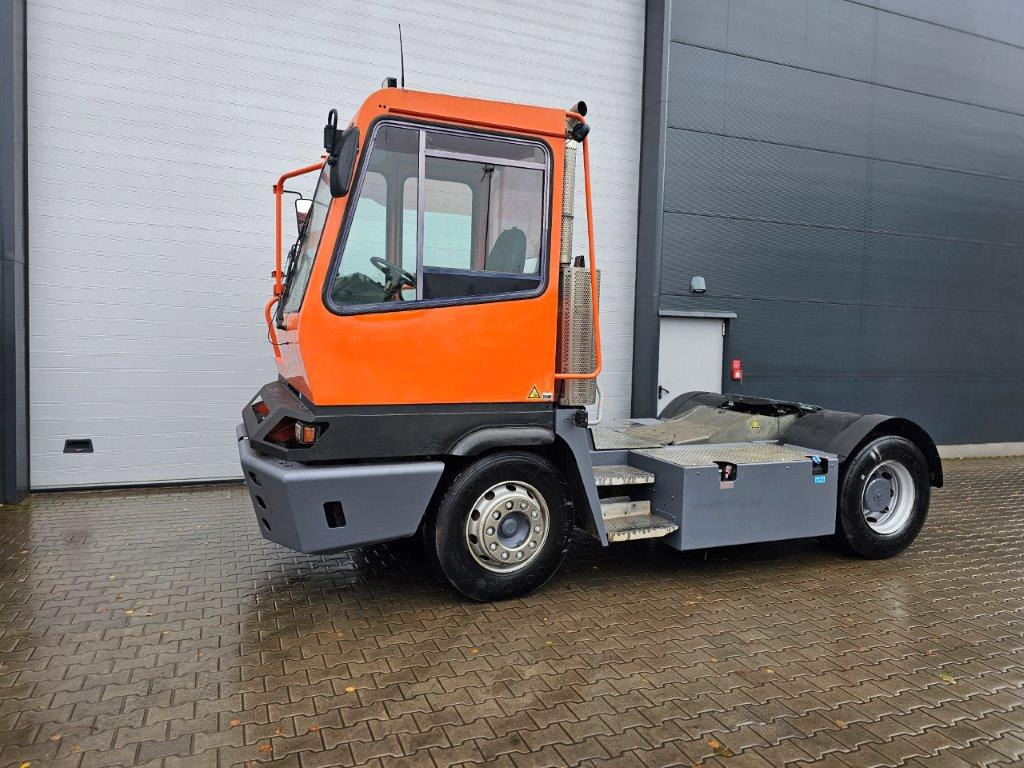 Terberg YT182 - Terminalni traktor: slika Terberg YT182 - Terminalni traktor Terberg YT182 - Terminalni traktor: slika Terberg YT182 - Terminalni traktor