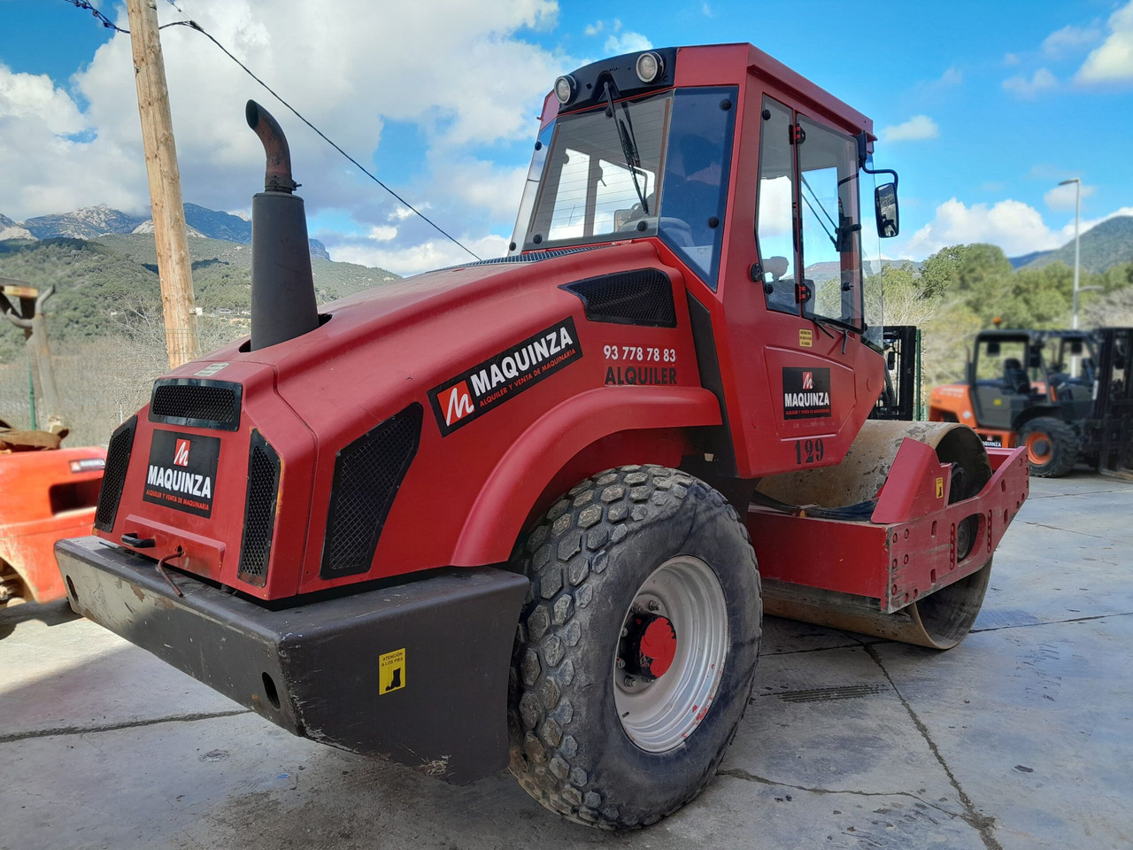 BOMAG BW177D4 - Kompaktor: slika BOMAG BW177D4 - Kompaktor BOMAG BW177D4 - Kompaktor: slika BOMAG BW177D4 - Kompaktor