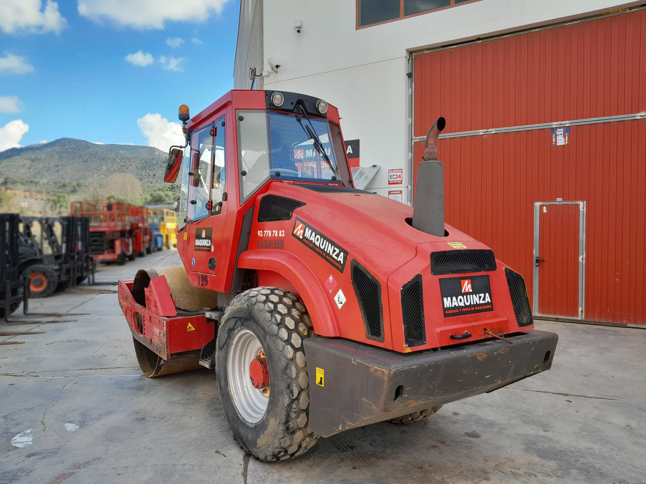 BOMAG BW177D4 - Kompaktor: slika BOMAG BW177D4 - Kompaktor BOMAG BW177D4 - Kompaktor: slika BOMAG BW177D4 - Kompaktor