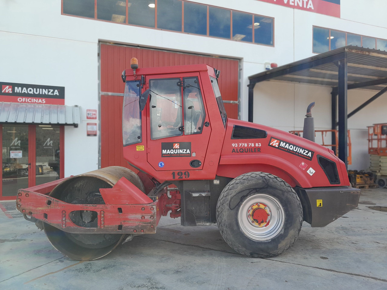 BOMAG BW177D4 - Kompaktor: slika BOMAG BW177D4 - Kompaktor BOMAG BW177D4 - Kompaktor: slika BOMAG BW177D4 - Kompaktor