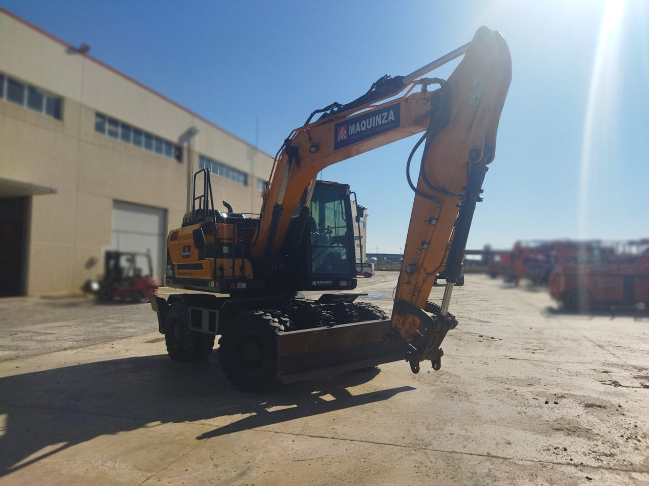 HYUNDAI HW140 - Bager na kotačima: slika HYUNDAI HW140 - Bager na kotačima HYUNDAI HW140 - Bager na kotačima: slika HYUNDAI HW140 - Bager na kotačima