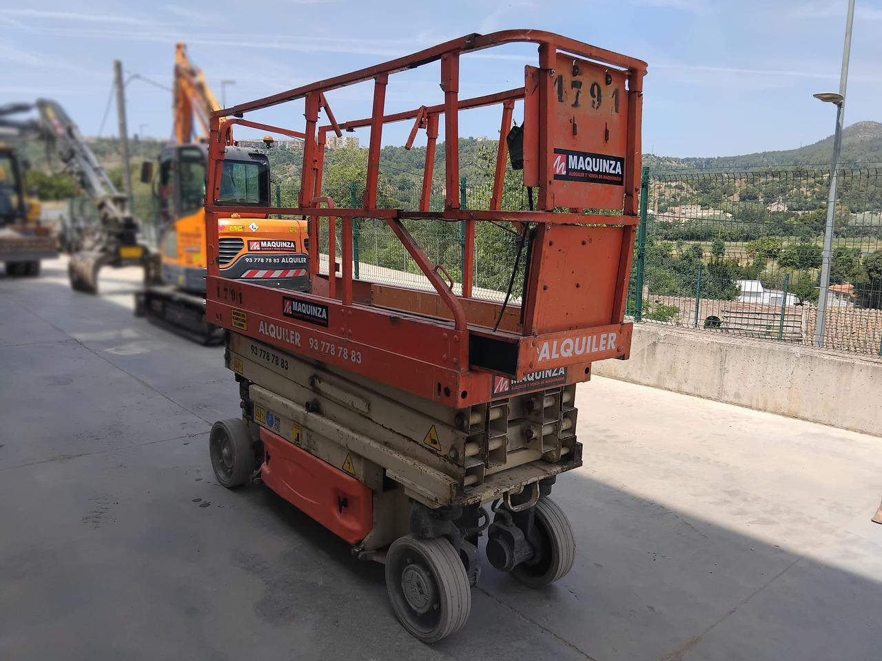 JLG 2030ES - Škarasta podizna platforma: slika JLG 2030ES - Škarasta podizna platforma JLG 2030ES - Škarasta podizna platforma: slika JLG 2030ES - Škarasta podizna platforma