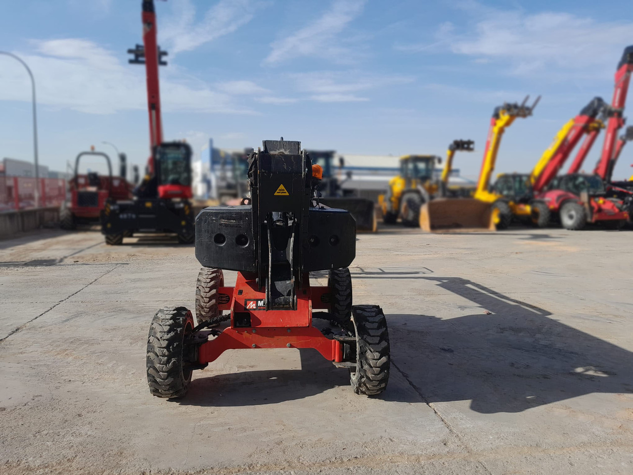 MANITOU MAN GO 12 - Zglobni krak: slika MANITOU MAN GO 12 - Zglobni krak MANITOU MAN GO 12 - Zglobni krak: slika MANITOU MAN GO 12 - Zglobni krak