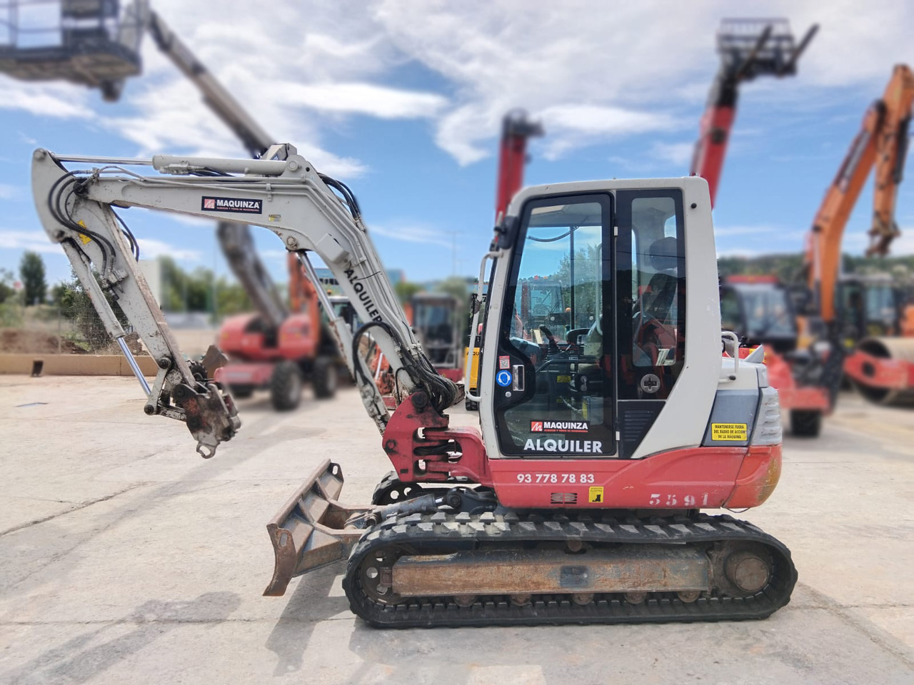 TAKEUCHI TB250 - Mini bager: slika TAKEUCHI TB250 - Mini bager TAKEUCHI TB250 - Mini bager: slika TAKEUCHI TB250 - Mini bager