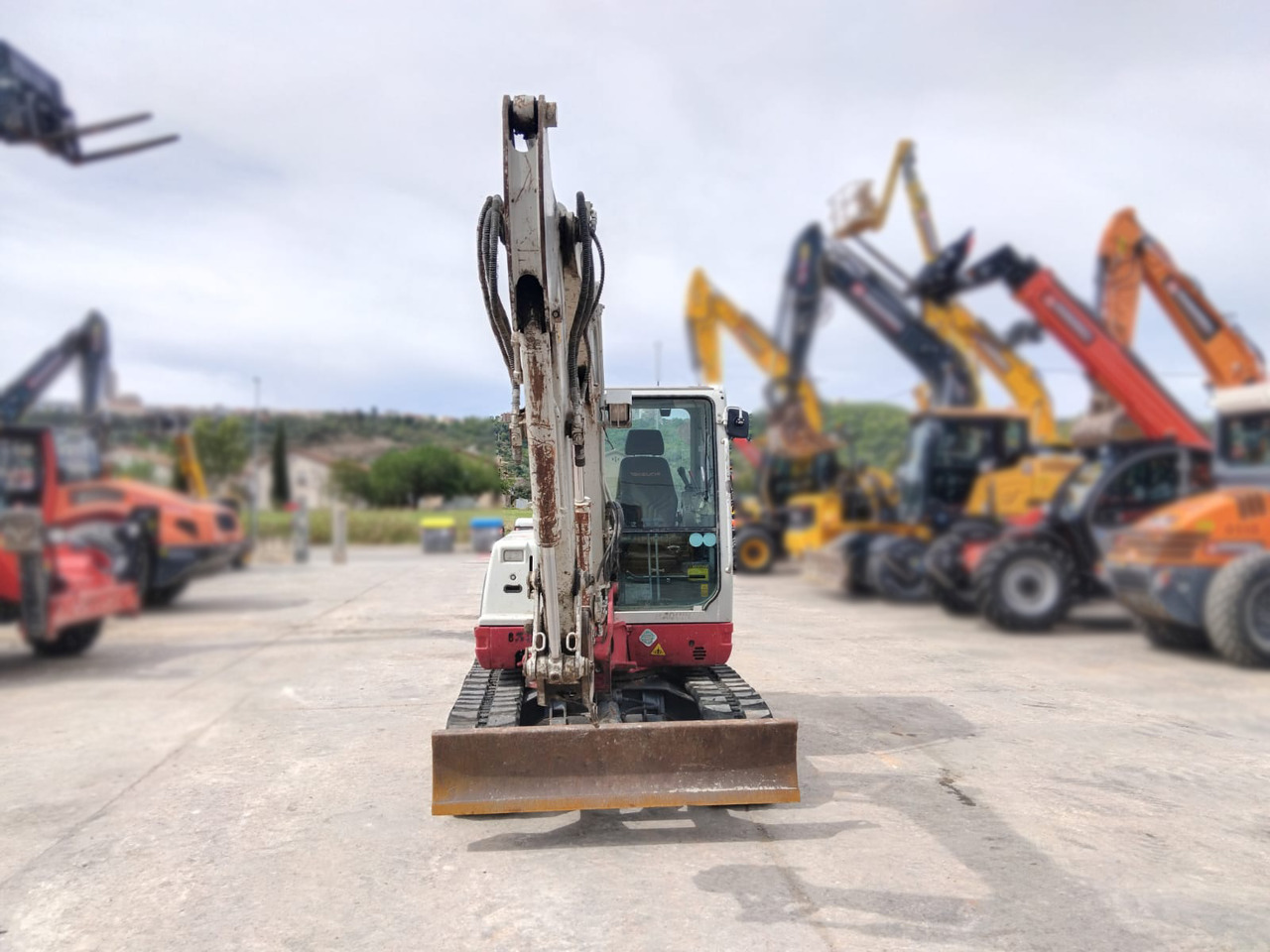 TAKEUCHI TB250 - Mini bager: slika TAKEUCHI TB250 - Mini bager TAKEUCHI TB250 - Mini bager: slika TAKEUCHI TB250 - Mini bager