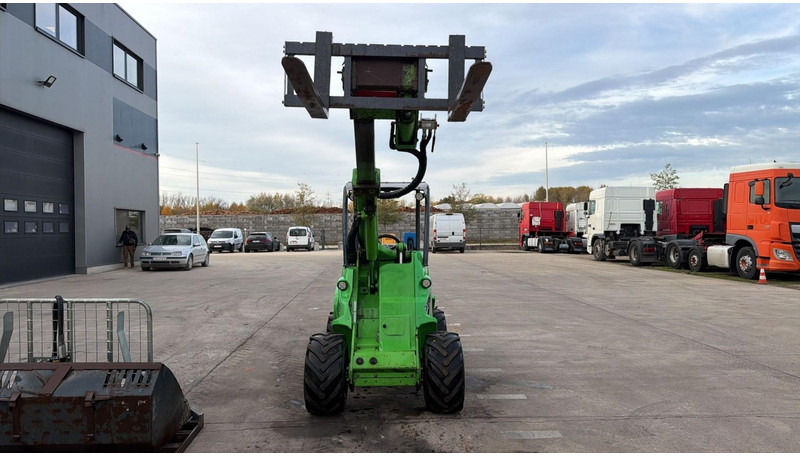 Avant 745 TDL (BELGIAN MACHINE / TOP CONDITION / 4X4 OPTIDRIVE / INCL ATTACHMENTS) - Kompaktni utovarivač gusjeničar: slika Avant 745 TDL (BELGIAN MACHINE / TOP CONDITION / 4X4 OPTIDRIVE / INCL ATTACHMENTS) - Kompaktni utovarivač gusjeničar Avant 745 TDL (BELGIAN MACHINE / TOP CONDITION / 4X4 OPTIDRIVE / INCL ATTACHMENTS) - Kompaktni utovarivač gusjeničar: slika Avant 745 TDL (BELGIAN MACHINE / TOP CONDITION / 4X4 OPTIDRIVE / INCL ATTACHMENTS) - Kompaktni utovarivač gusjeničar