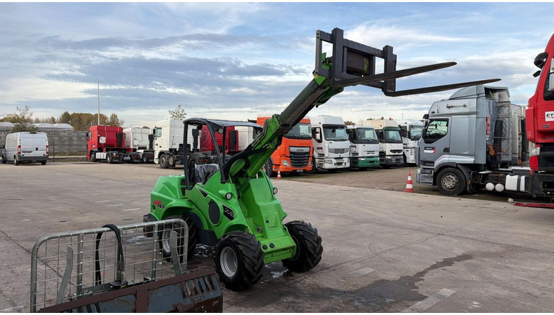Avant 745 TDL (BELGIAN MACHINE / TOP CONDITION / 4X4 OPTIDRIVE / INCL ATTACHMENTS) - Kompaktni utovarivač gusjeničar: slika Avant 745 TDL (BELGIAN MACHINE / TOP CONDITION / 4X4 OPTIDRIVE / INCL ATTACHMENTS) - Kompaktni utovarivač gusjeničar Avant 745 TDL (BELGIAN MACHINE / TOP CONDITION / 4X4 OPTIDRIVE / INCL ATTACHMENTS) - Kompaktni utovarivač gusjeničar: slika Avant 745 TDL (BELGIAN MACHINE / TOP CONDITION / 4X4 OPTIDRIVE / INCL ATTACHMENTS) - Kompaktni utovarivač gusjeničar