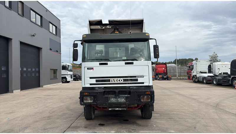 Iveco EUROTRAKKER 320 E 35 (GRAND PONT / LAMES / POMPE MANUELLE / 8X4 / CURSOR 8) - Kiper: slika Iveco EUROTRAKKER 320 E 35 (GRAND PONT / LAMES / POMPE MANUELLE / 8X4 / CURSOR 8) - Kiper Iveco EUROTRAKKER 320 E 35 (GRAND PONT / LAMES / POMPE MANUELLE / 8X4 / CURSOR 8) - Kiper: slika Iveco EUROTRAKKER 320 E 35 (GRAND PONT / LAMES / POMPE MANUELLE / 8X4 / CURSOR 8) - Kiper