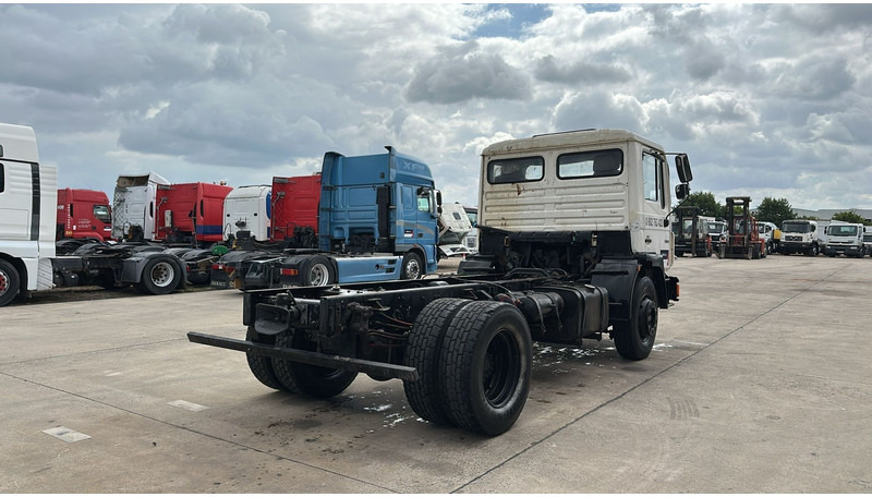 MAN 18.232 (MANUAL PUMP / 6 CYLINDER / POMPE MANUELLE / LAMES / STEEL SUSPENSION) - Kamion-šasija: slika MAN 18.232 (MANUAL PUMP / 6 CYLINDER / POMPE MANUELLE / LAMES / STEEL SUSPENSION) - Kamion-šasija MAN 18.232 (MANUAL PUMP / 6 CYLINDER / POMPE MANUELLE / LAMES / STEEL SUSPENSION) - Kamion-šasija: slika MAN 18.232 (MANUAL PUMP / 6 CYLINDER / POMPE MANUELLE / LAMES / STEEL SUSPENSION) - Kamion-šasija