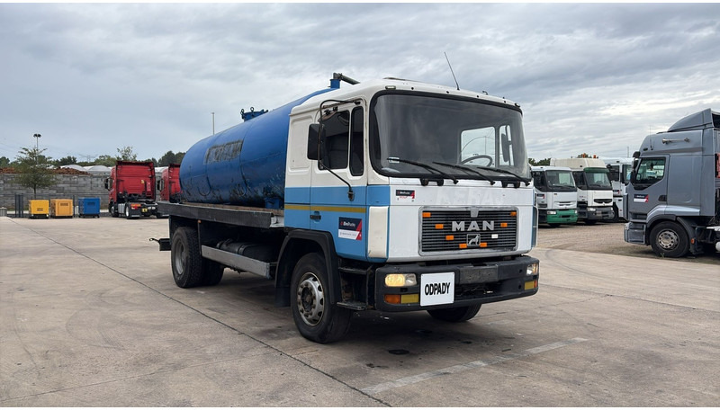 MAN 18.232 (MANUAL PUMP / POMPE MANUELLE / 11.000L) - Vakum kamion: slika MAN 18.232 (MANUAL PUMP / POMPE MANUELLE / 11.000L) - Vakum kamion MAN 18.232 (MANUAL PUMP / POMPE MANUELLE / 11.000L) - Vakum kamion: slika MAN 18.232 (MANUAL PUMP / POMPE MANUELLE / 11.000L) - Vakum kamion