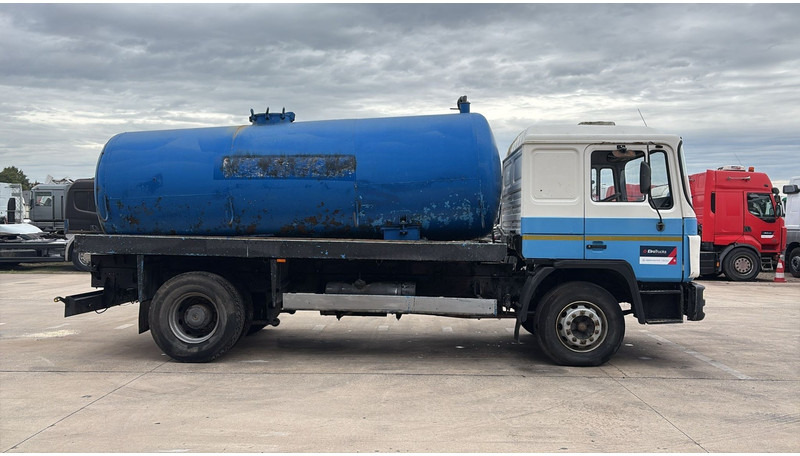 MAN 18.232 (MANUAL PUMP / POMPE MANUELLE / 11.000L) - Vakum kamion: slika MAN 18.232 (MANUAL PUMP / POMPE MANUELLE / 11.000L) - Vakum kamion MAN 18.232 (MANUAL PUMP / POMPE MANUELLE / 11.000L) - Vakum kamion: slika MAN 18.232 (MANUAL PUMP / POMPE MANUELLE / 11.000L) - Vakum kamion