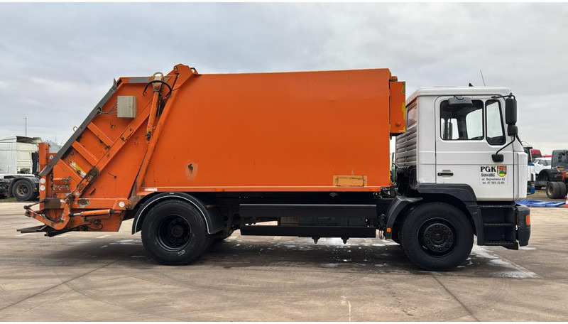MAN 18.285 (GARBAGE TRUCK / TOP CONDITION / 6 CYLINDER / MANUAL GEARBOX) - Kamion za odvoz smeća: slika MAN 18.285 (GARBAGE TRUCK / TOP CONDITION / 6 CYLINDER / MANUAL GEARBOX) - Kamion za odvoz smeća MAN 18.285 (GARBAGE TRUCK / TOP CONDITION / 6 CYLINDER / MANUAL GEARBOX) - Kamion za odvoz smeća: slika MAN 18.285 (GARBAGE TRUCK / TOP CONDITION / 6 CYLINDER / MANUAL GEARBOX) - Kamion za odvoz smeća