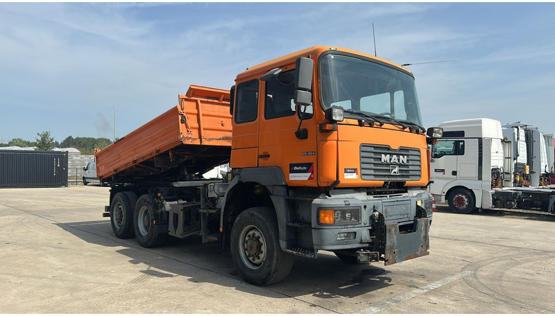 MAN 28.364 (4X4 + LIFT AXLE / 6 CYLINDERS / GOOD CONDITION / FRONT STEEL / MANUAL GEARBOX) - Kiper: slika MAN 28.364 (4X4 + LIFT AXLE / 6 CYLINDERS / GOOD CONDITION / FRONT STEEL / MANUAL GEARBOX) - Kiper MAN 28.364 (4X4 + LIFT AXLE / 6 CYLINDERS / GOOD CONDITION / FRONT STEEL / MANUAL GEARBOX) - Kiper: slika MAN 28.364 (4X4 + LIFT AXLE / 6 CYLINDERS / GOOD CONDITION / FRONT STEEL / MANUAL GEARBOX) - Kiper