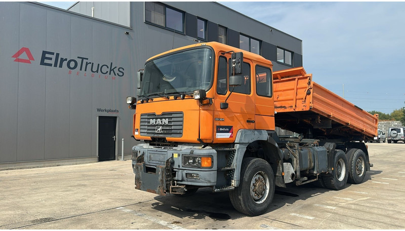 MAN 28.364 (4X4 + LIFT AXLE / 6 CYLINDERS / GOOD CONDITION / FRONT STEEL / MANUAL GEARBOX) - Kiper: slika MAN 28.364 (4X4 + LIFT AXLE / 6 CYLINDERS / GOOD CONDITION / FRONT STEEL / MANUAL GEARBOX) - Kiper MAN 28.364 (4X4 + LIFT AXLE / 6 CYLINDERS / GOOD CONDITION / FRONT STEEL / MANUAL GEARBOX) - Kiper: slika MAN 28.364 (4X4 + LIFT AXLE / 6 CYLINDERS / GOOD CONDITION / FRONT STEEL / MANUAL GEARBOX) - Kiper
