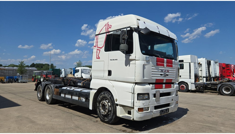 MAN TGA 26.440 (MANUAL GEARBOX / FRONT STEEL / 6X2 / BOITE MANUELLE / DEVANT LAMES) - Kamion-šasija: slika MAN TGA 26.440 (MANUAL GEARBOX / FRONT STEEL / 6X2 / BOITE MANUELLE / DEVANT LAMES) - Kamion-šasija MAN TGA 26.440 (MANUAL GEARBOX / FRONT STEEL / 6X2 / BOITE MANUELLE / DEVANT LAMES) - Kamion-šasija: slika MAN TGA 26.440 (MANUAL GEARBOX / FRONT STEEL / 6X2 / BOITE MANUELLE / DEVANT LAMES) - Kamion-šasija