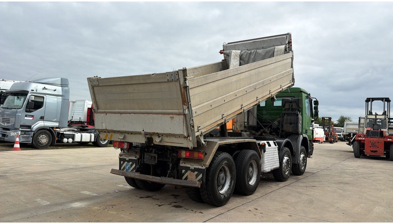 Mercedes-Benz Actros 3246 (EPS / LAMES / GRAND PONT / V6 / MP2 / 3 PEDALES) - Kiper: slika Mercedes-Benz Actros 3246 (EPS / LAMES / GRAND PONT / V6 / MP2 / 3 PEDALES) - Kiper Mercedes-Benz Actros 3246 (EPS / LAMES / GRAND PONT / V6 / MP2 / 3 PEDALES) - Kiper: slika Mercedes-Benz Actros 3246 (EPS / LAMES / GRAND PONT / V6 / MP2 / 3 PEDALES) - Kiper